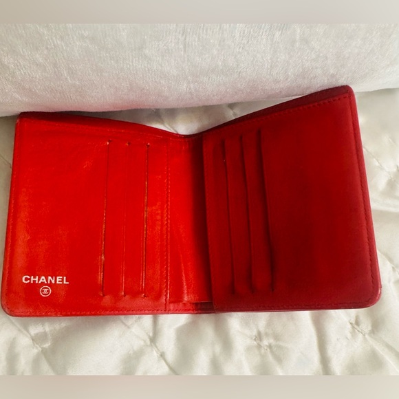 CHANEL Red Wallet - Picture 6 of 11